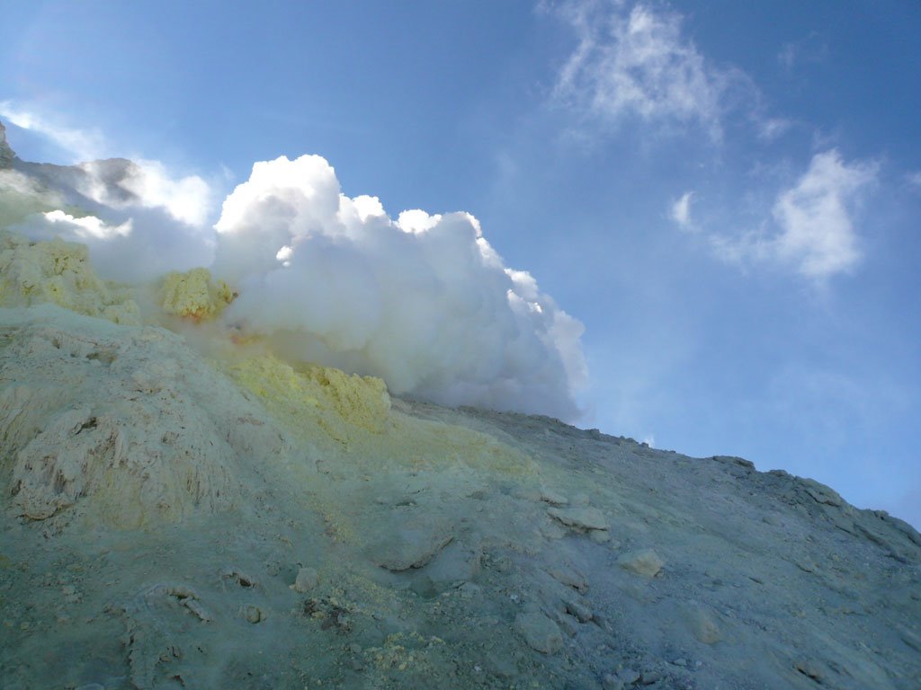 Damavand's Sulphurous hill تپه گوگردی by Reza H