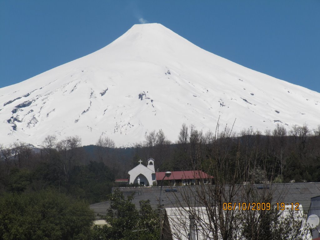 Volcan e Iglesia by tholerigatan