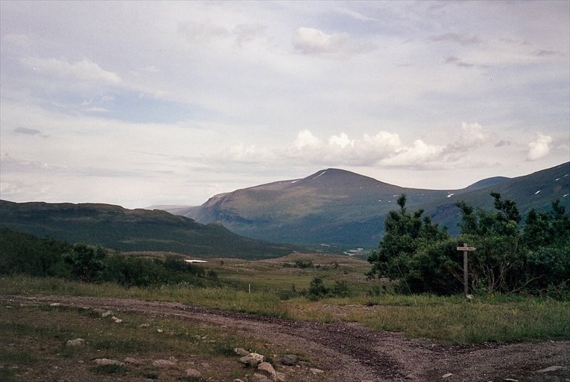 View east from Kebnekaise fjällstation 2005 by Biketommy