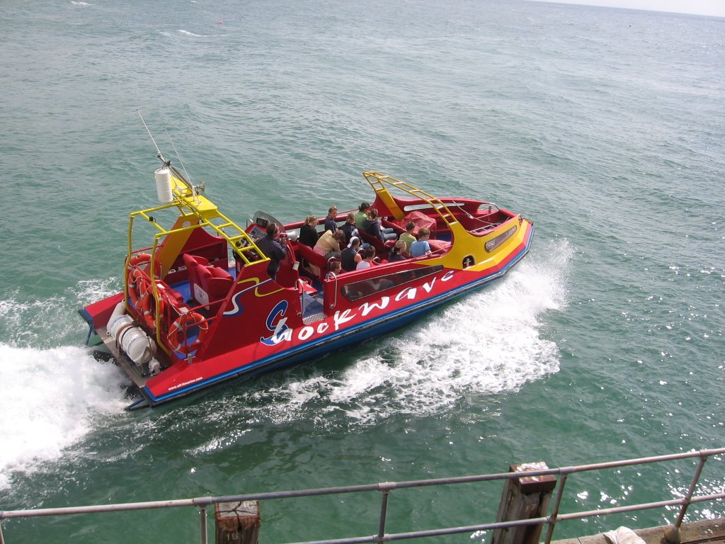 Speedboat Bournemouth by Werder-Werner