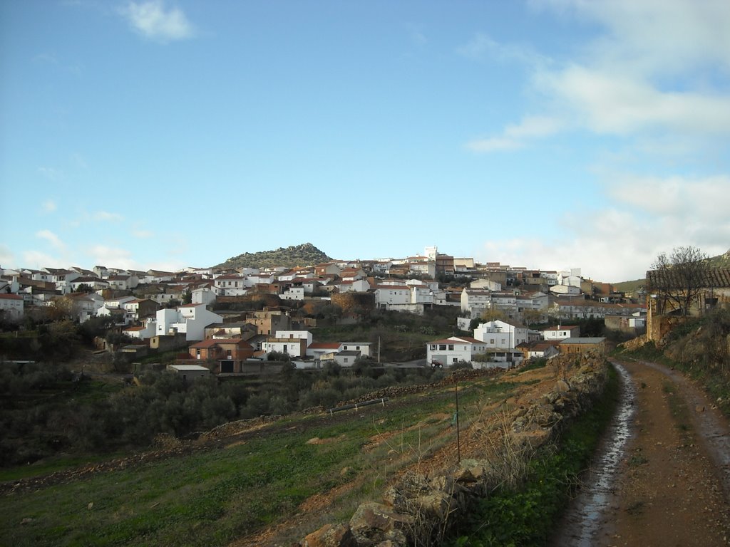 Panorámica de Santa Eufemia. Se pueden ver los restos de la muralla y los torreones circulares que datan de 1474. Diciembre de 2009 by viajeroandaluz