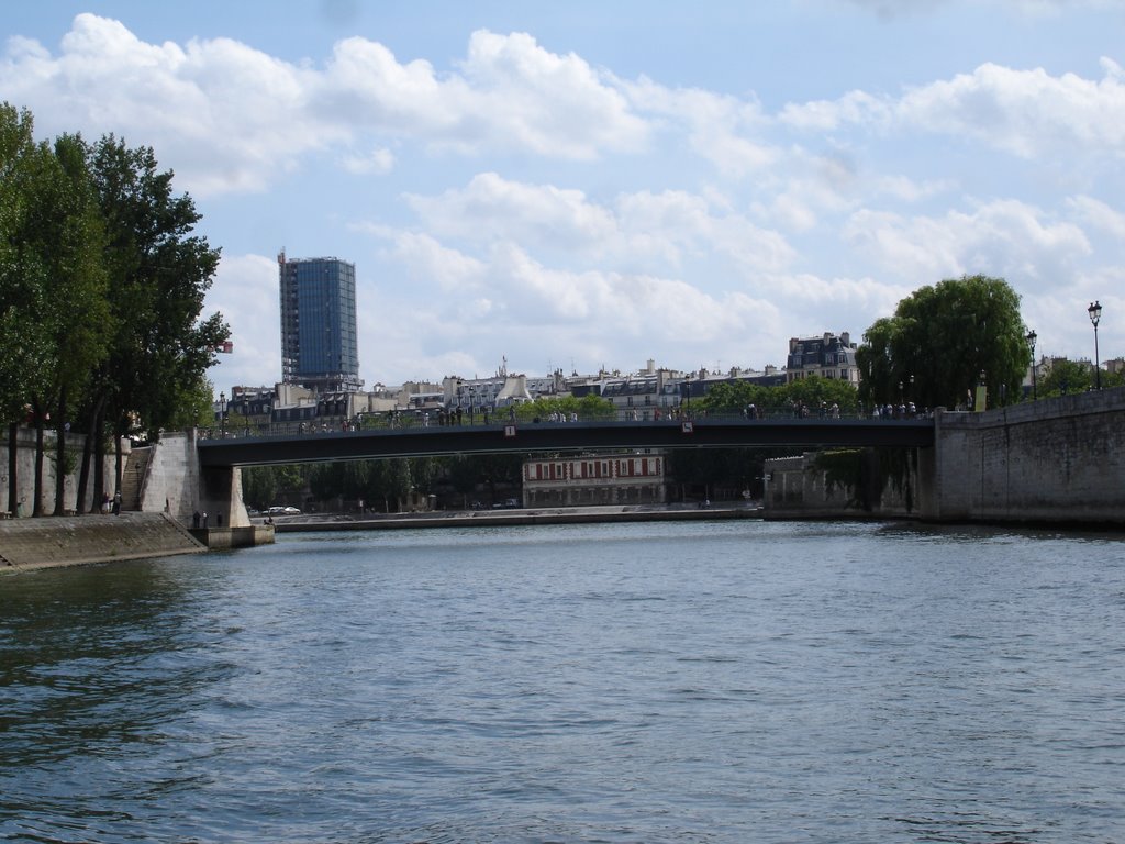 Un paseo con los botes turisticos del Sena por Paris. by deejay.flash