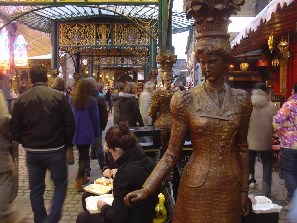 Camden - The Stables Market- London by Paul HART