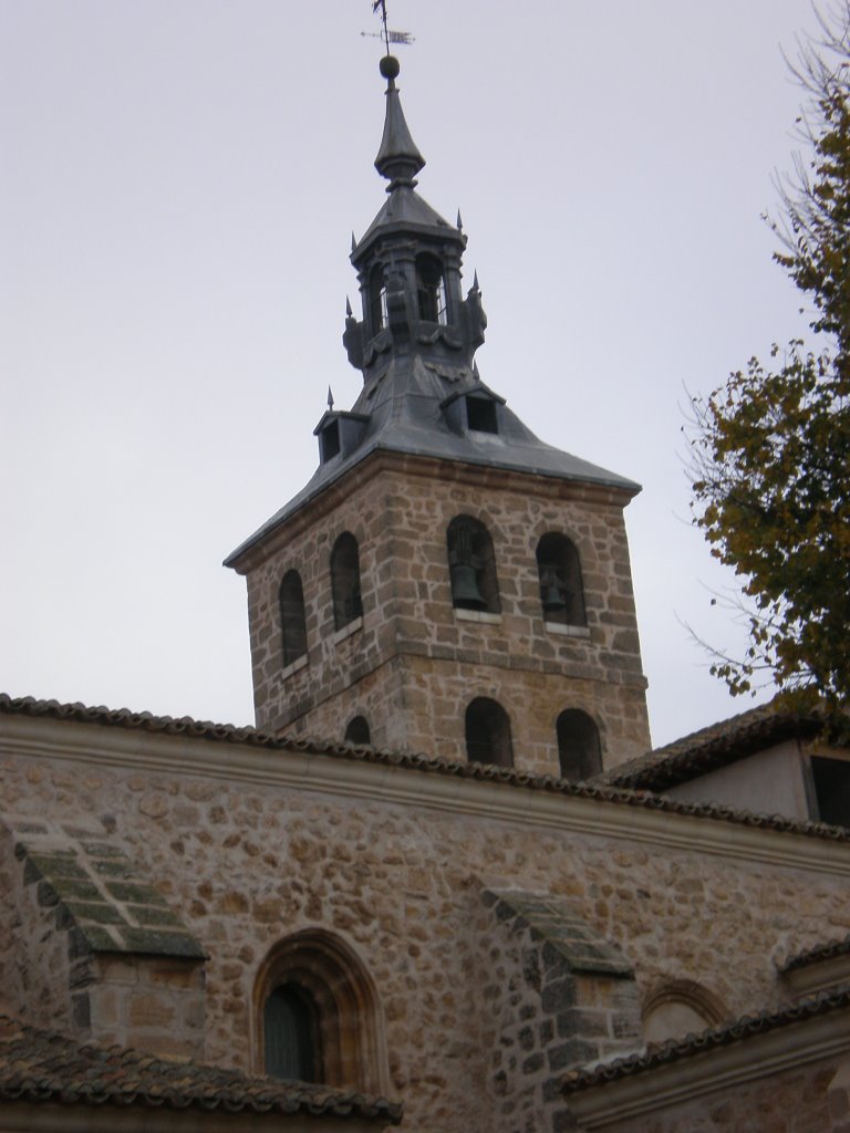 TORRE DE LA IGLESIA DE LILLO by rro