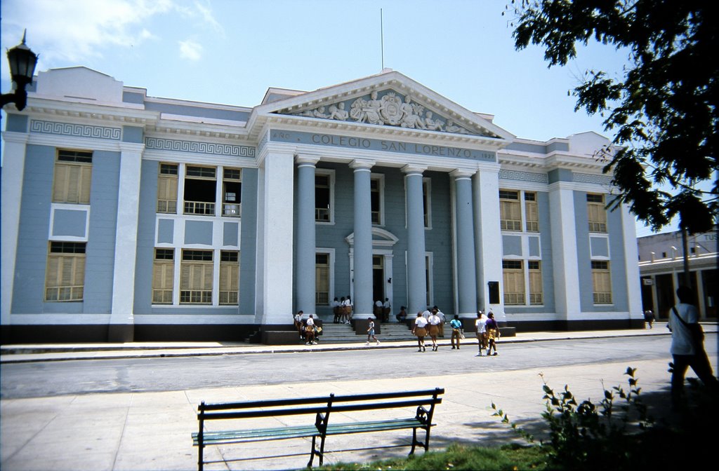 Colegio San Lorenzo_año2000 by Fabiola White