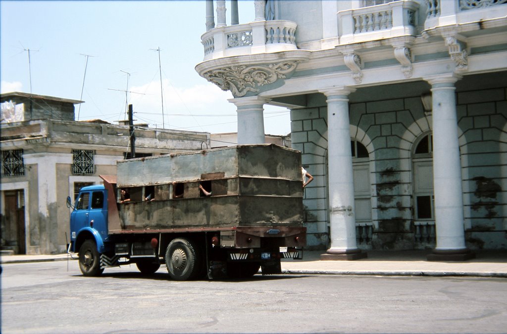 Transporte_cubano_año2000 by Fabiola White