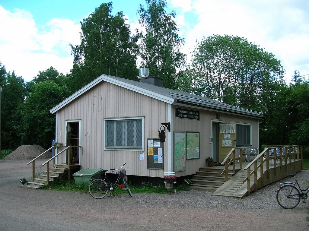 Pitkäkoski hiking lodge and café in summer by Petteri Kantokari