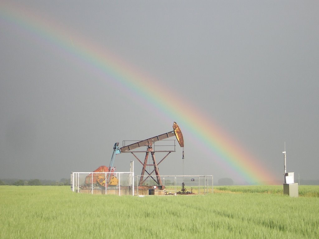 Erdölfördersonde Bockfließ T 1 mit Regenbogen nach Gewitter (Juni 2005) by geo4alex