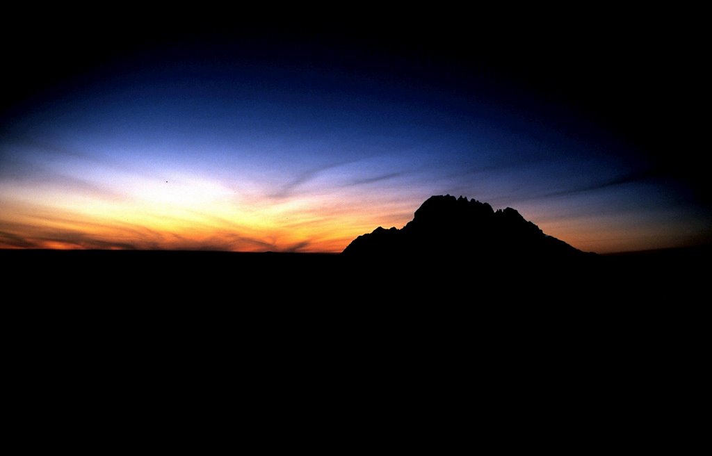 Mawuenci - Vist des de Kibo Hut - Kilimanjaro - Tanzània by roc garcia-elias cos