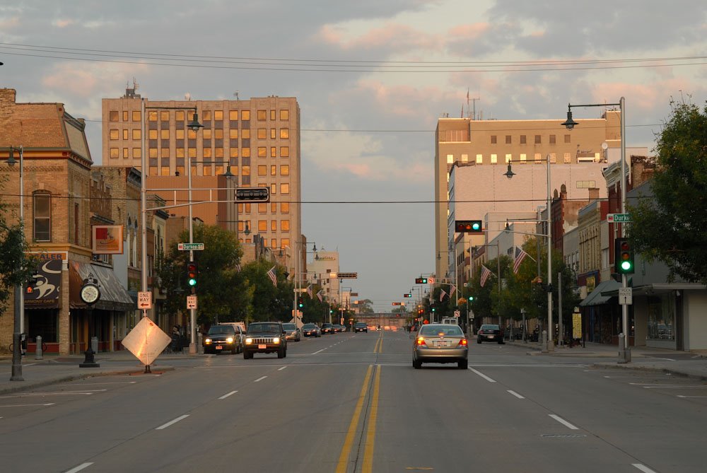 College St, Appleton at Equinox by maxpixel