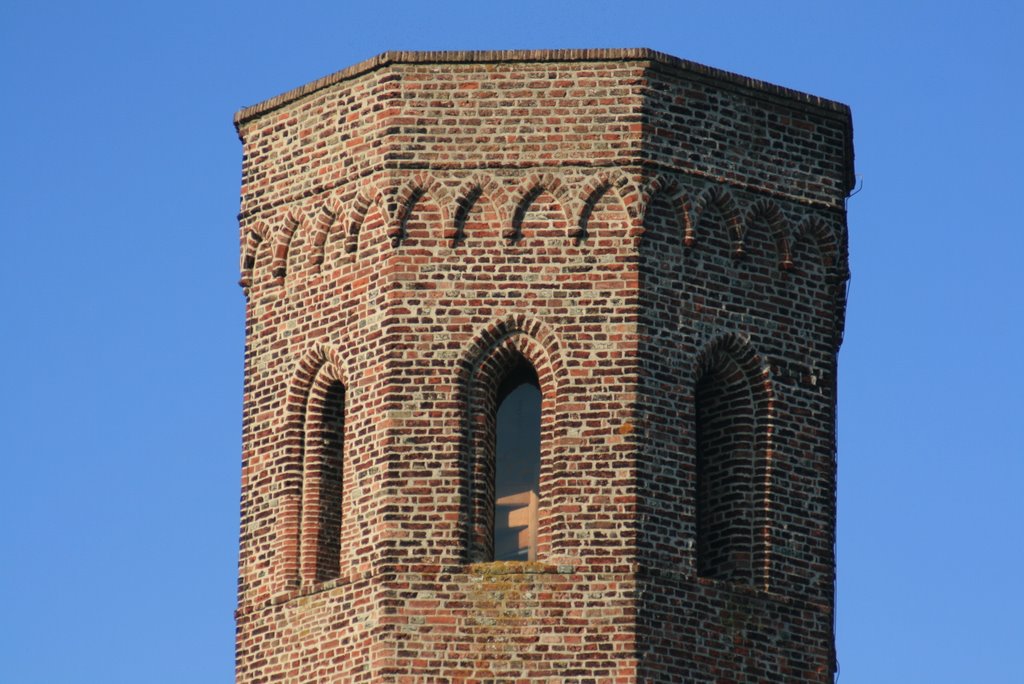 Gotischer Backsteinturm ("Spitze") in Holland (Zeeland, bei Zierikzee) by bergameise