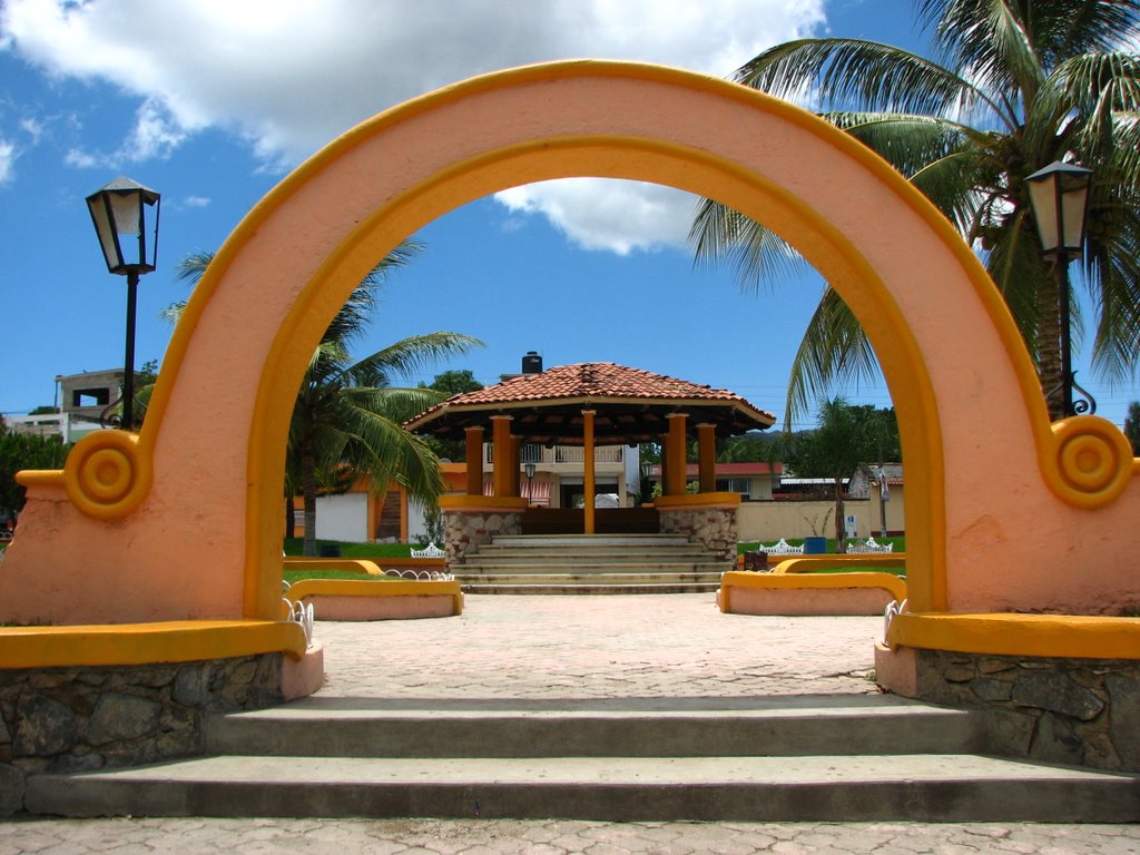 La Cruz de Huanacaxtle - Plaza Pública Benito Juárez by Pablo A Rodriguez P