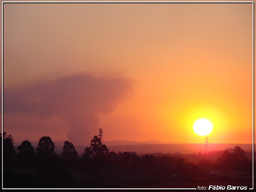 Pôr do Sol em Itapetininga - Foto Fábio Barros (www.cidade3d.uniblog.com.br) by Fábio Barros