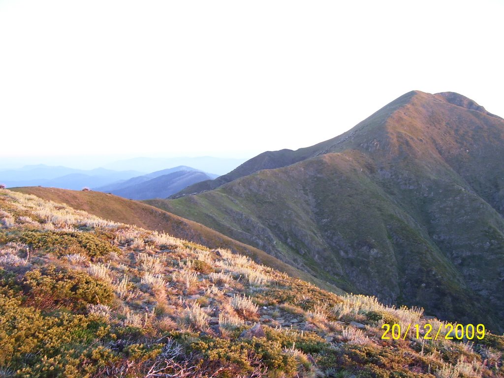 Sunrise on Mt Feathertop by cda101