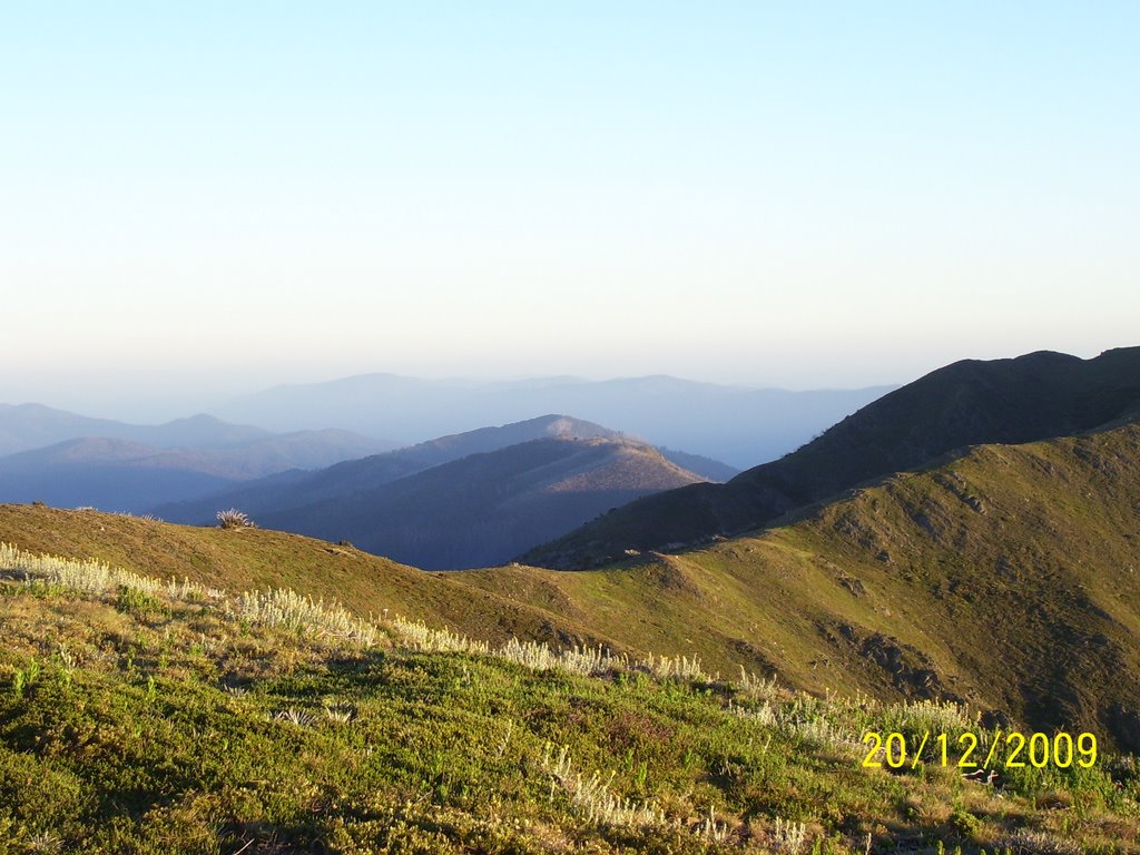 Sunrise near Mt Feathertop by cda101