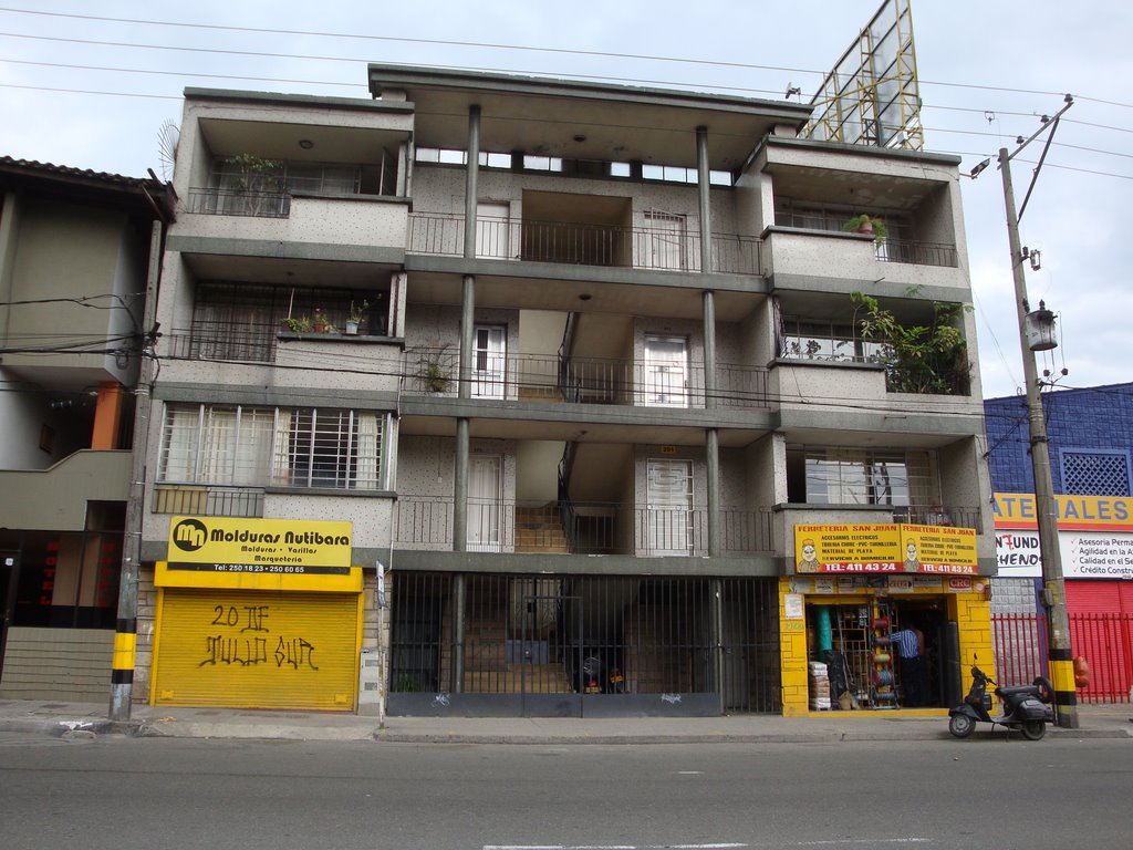 Sobrada en balcones. San Juan con la 71 by Ruben Ortiz