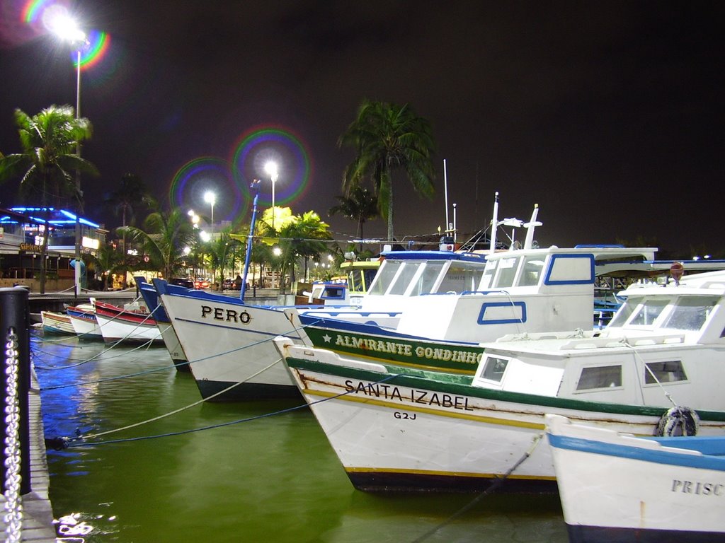 Barcos no canal do Itajuru by Erick Aniszewski