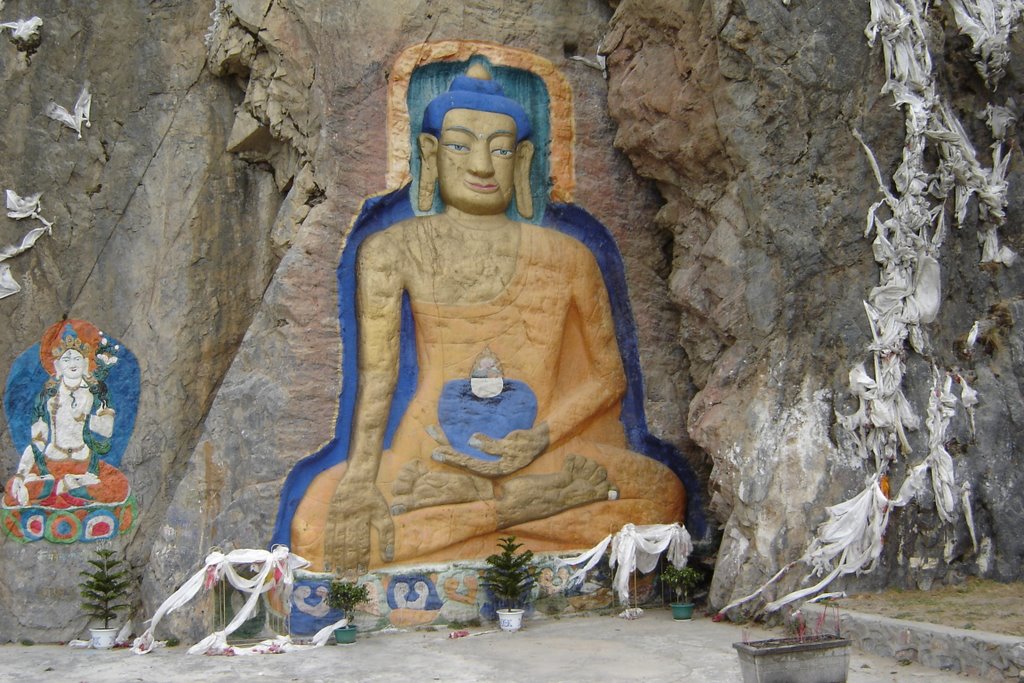 Carved Buddha statue near Lhasa by Bob Witlox