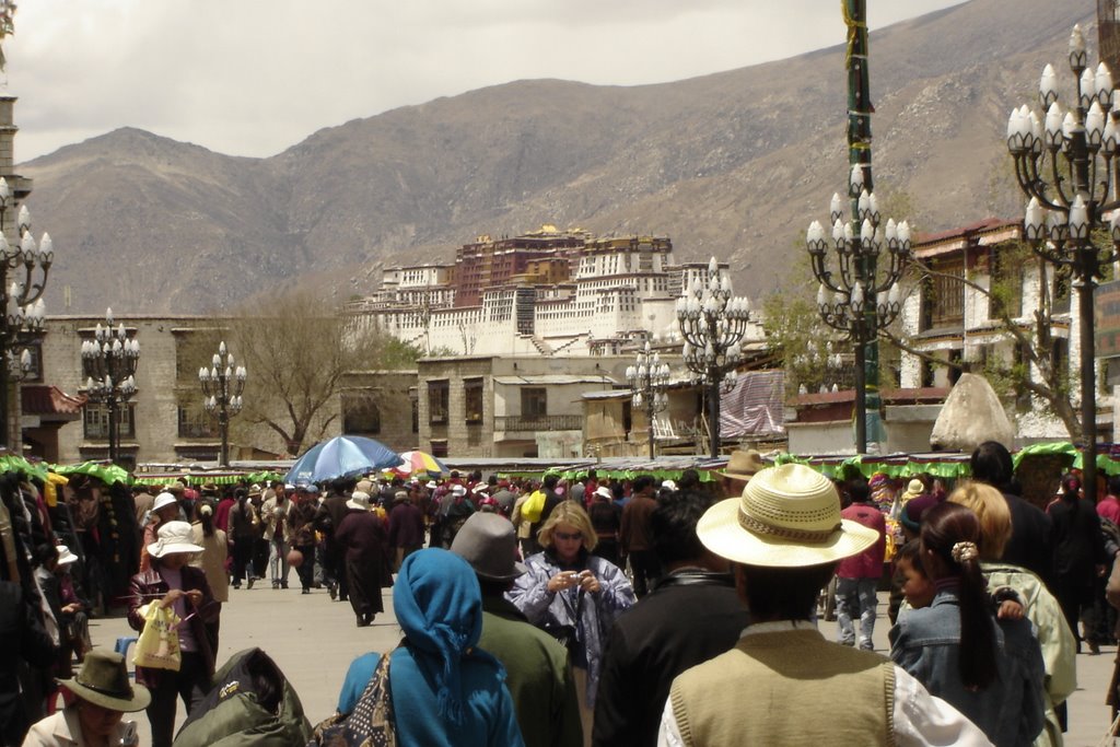 Potala seen from the Barkhor square by Bob Witlox