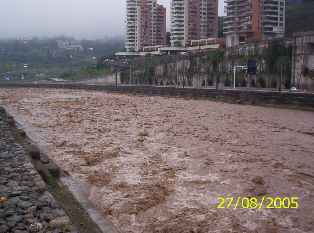 Vitacura Agosto 2005 by José Pedro Martínez