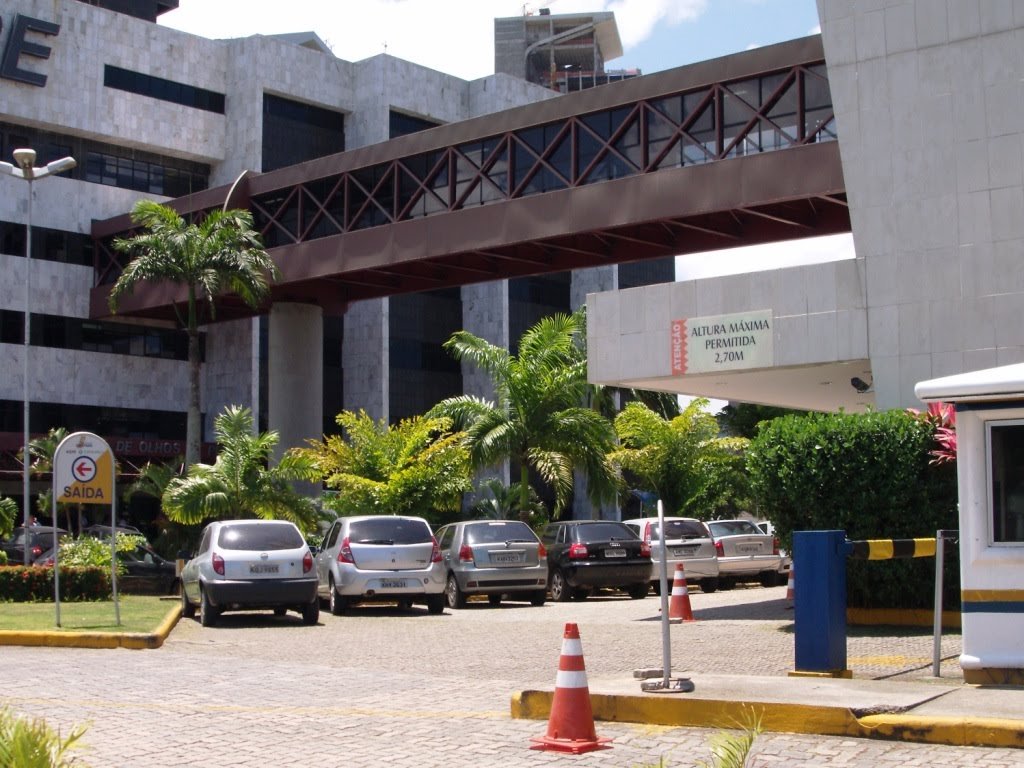 HOSPITAL DE OLHOS HOPE, NA ILHA DO LEITE, POLO MÉDICO DO RECIFE. by lady nascimento