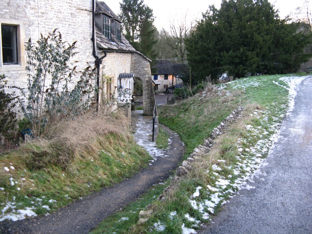 View of The Seven Tuns pub, Chedworth by G knight