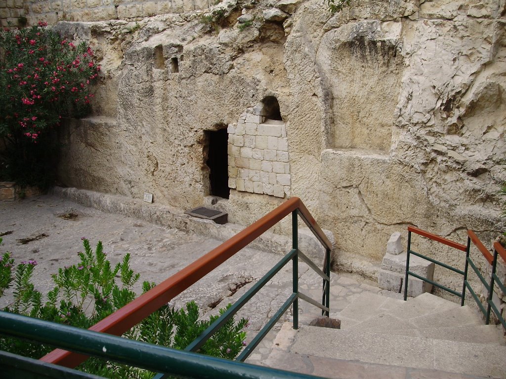 Entrada do Túmulo de Jesus em Jerusalém, Israel. by João Dornela