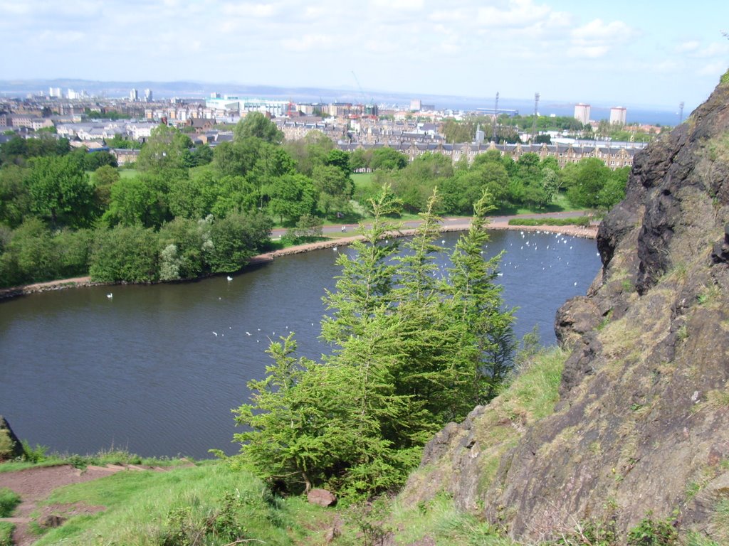 City view from Arthur's Seat, Hollyrood Lake by relew