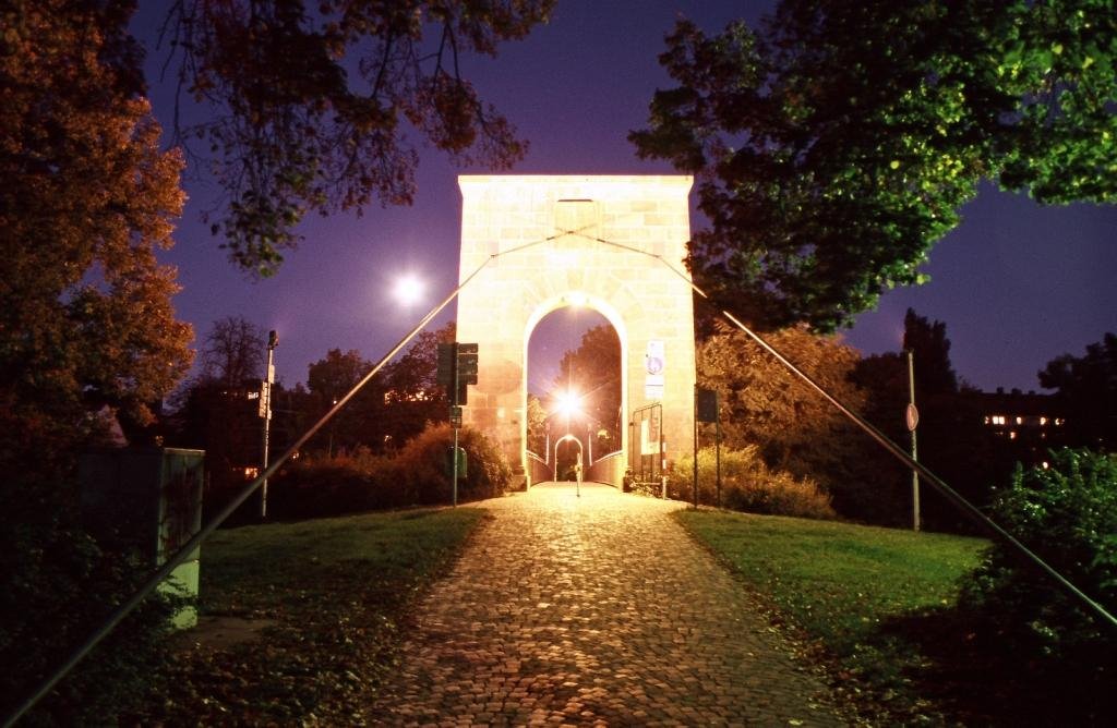 Drahtbrücke bei Nacht by Pit Prawitt