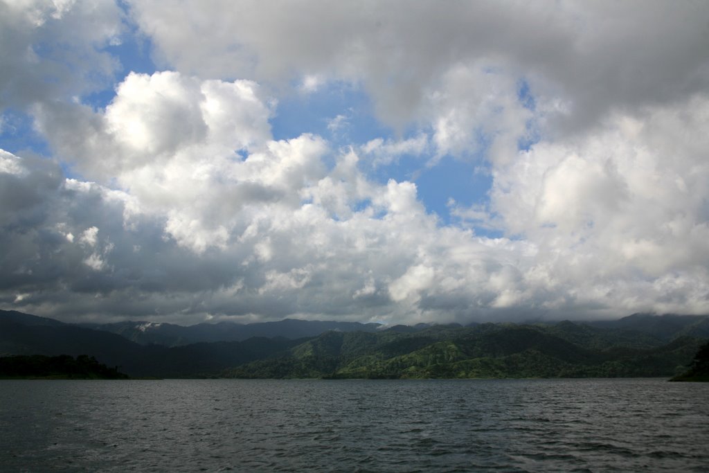 Lago Arenal, Guanacaste, Costa Rica by Hans Sterkendries