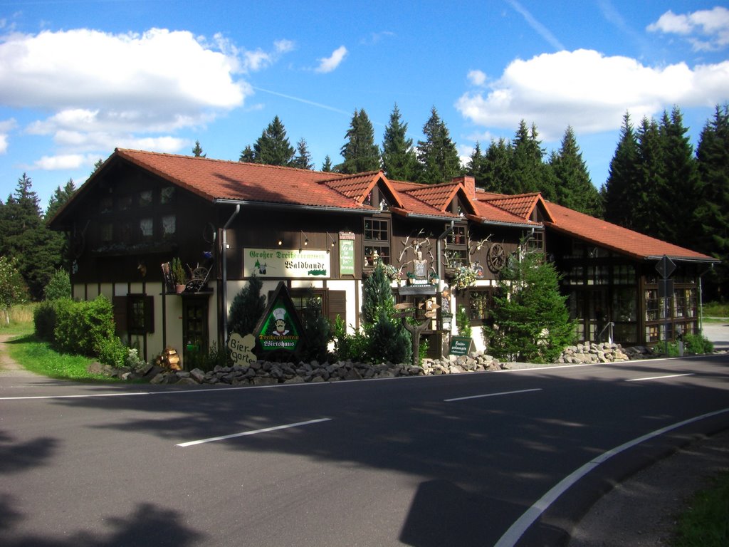 Rennsteigbaude am Großen Dreiherrenstein by mherzig