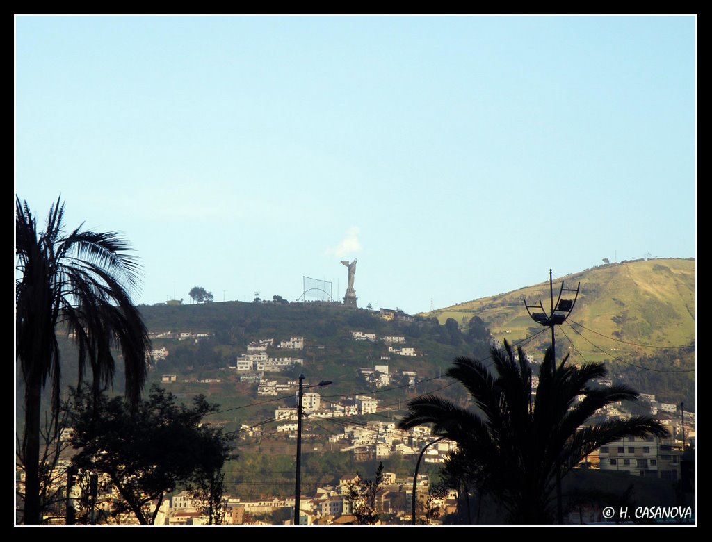 El Panecillo by H. Casanova