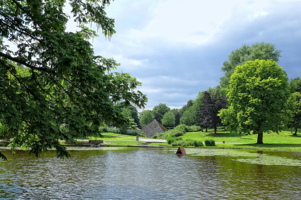 Essen-Borbeck / Teichanlage im Schloßpark by Cityfotograph