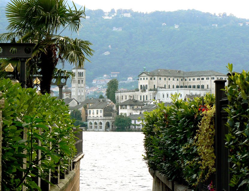 View to Isola San Giulio by Tjarko Evenboer