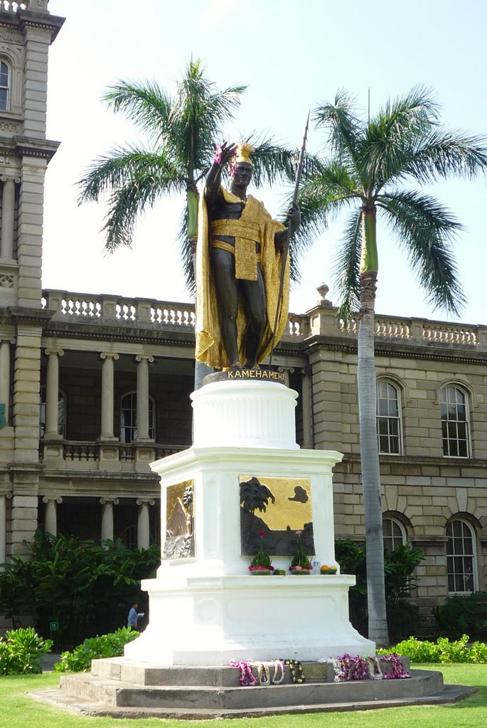 Statue of King Kamehameha by yvr101