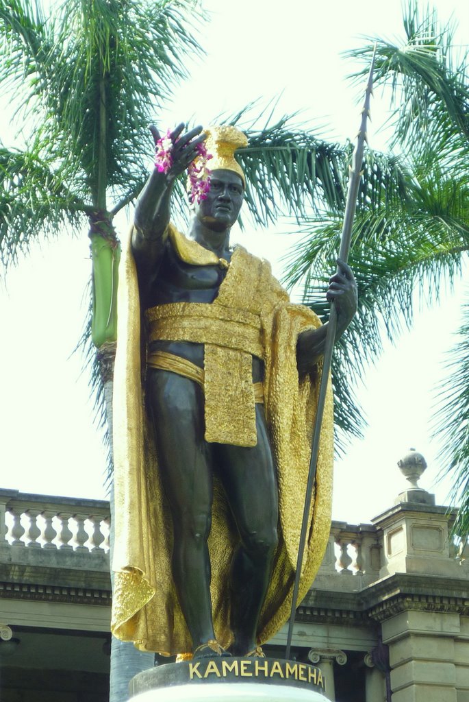 Statue of King Kamehameha by yvr101