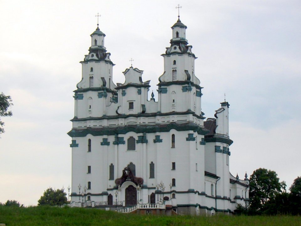 Białystok - kościół Zmartwychwstania Pańskiego zbudowany w latach 1990-1996. Z zewnątrz przypomina nieistniejący kościół z Berezwecza na Białorusi. by Marcus.Tullius