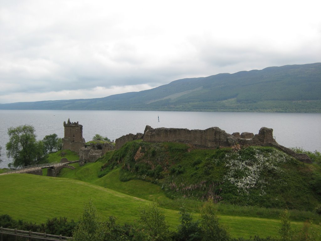 Urquart Castle, Loch Ness by Reisegolfer