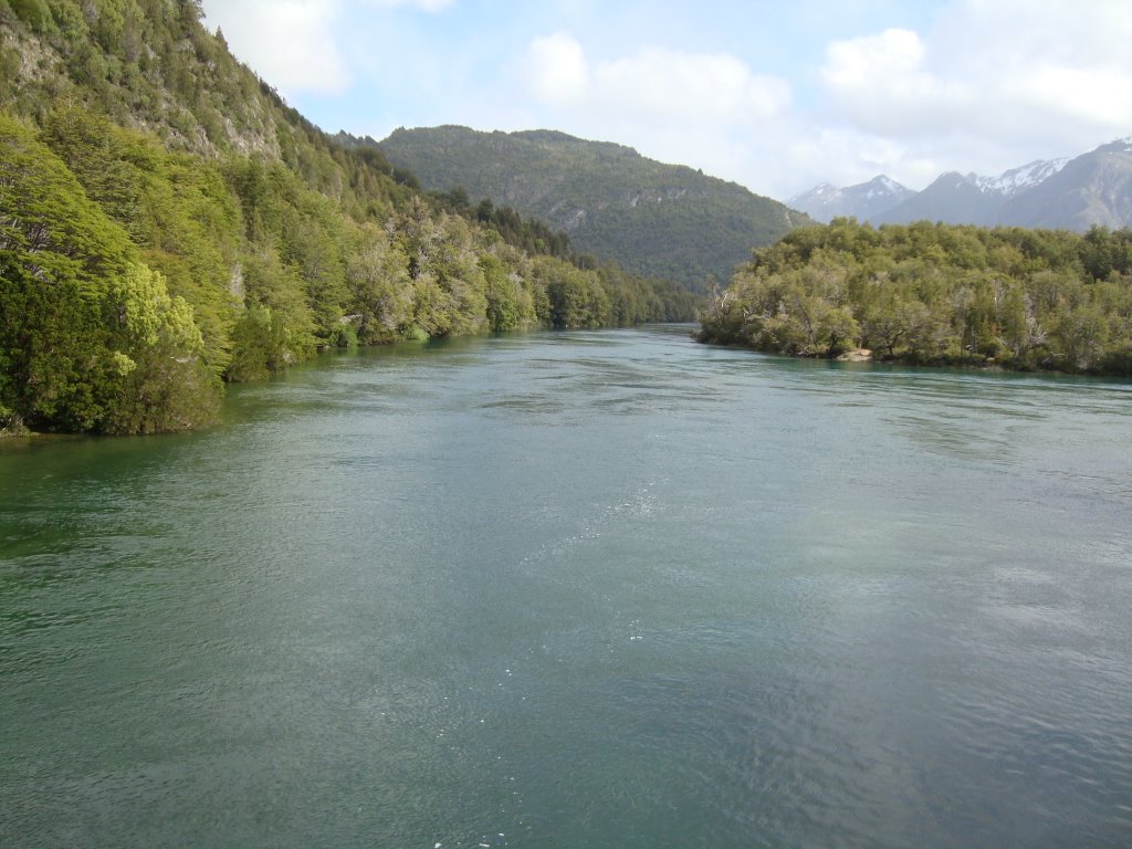 INICIO DO RIO FUTALAUFQUEN - PARQUE DOS ALERCES - ESQUEL by Ademir Sgrott