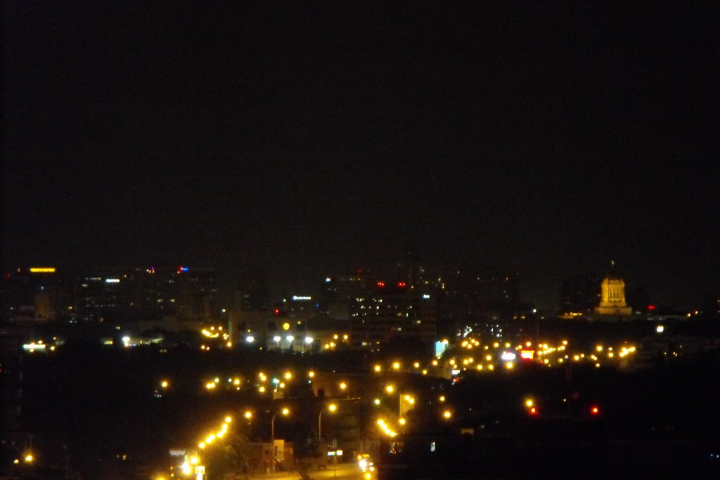 Winnipeg from the penthouse of the holiday inn! (at night)(2) by Snapdragon