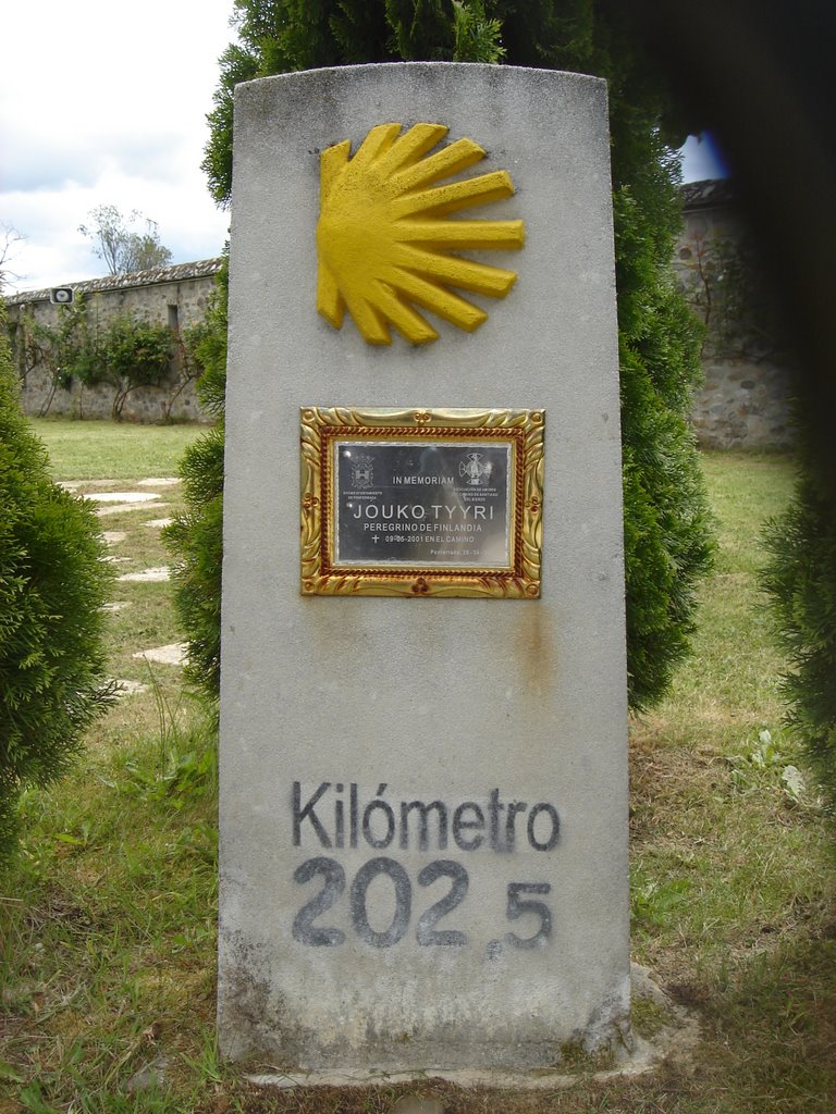 [ n_lorito ] Camino Santiago. Mojón, albergue de Ponferrada by n_lorito