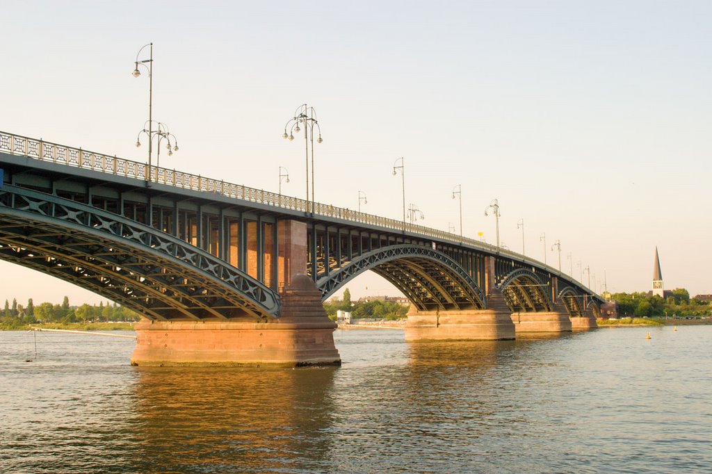 Theodor Heuss Bridge in Mainz by rsinsch