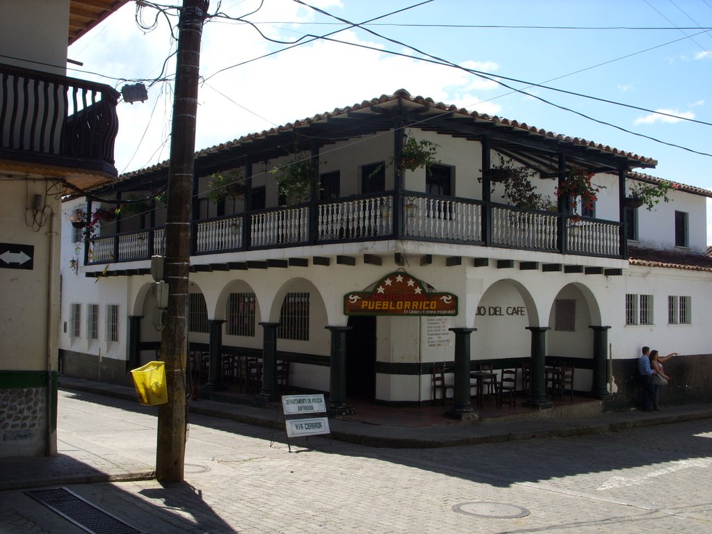 Balcones del parque. Pueblorrico Ant. by Ruiz José