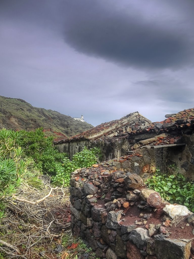 Faro de Anaga desde Casas Blancas, Tenerife by starluxismo