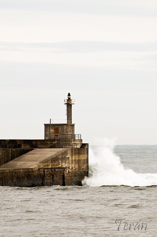 Faro de San Esteban de Pravia by Jose Ignacio Teran