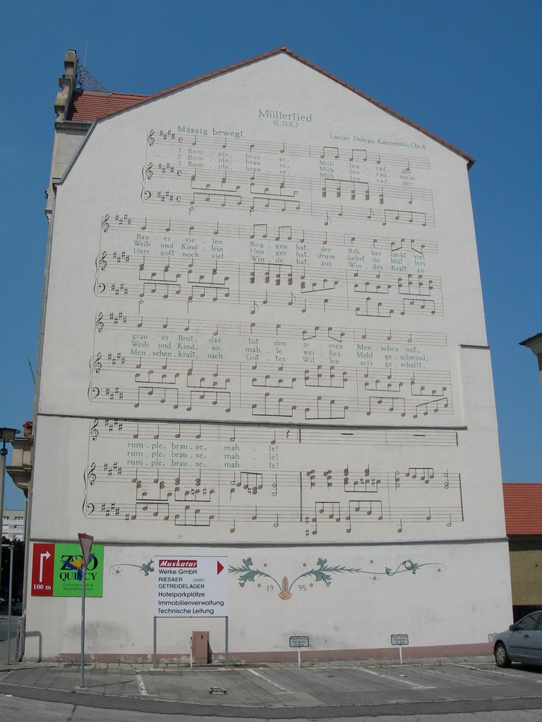 Riesa, music on a wall by Eric Medvet