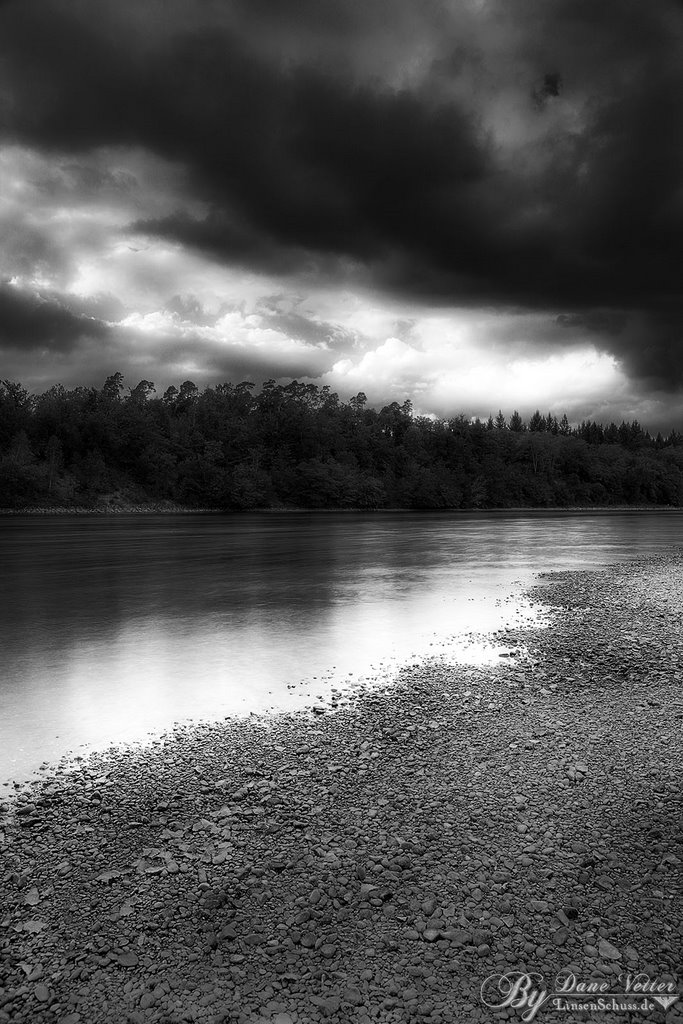 Düsteres Wetter über dem Rhein by Dane Vetter