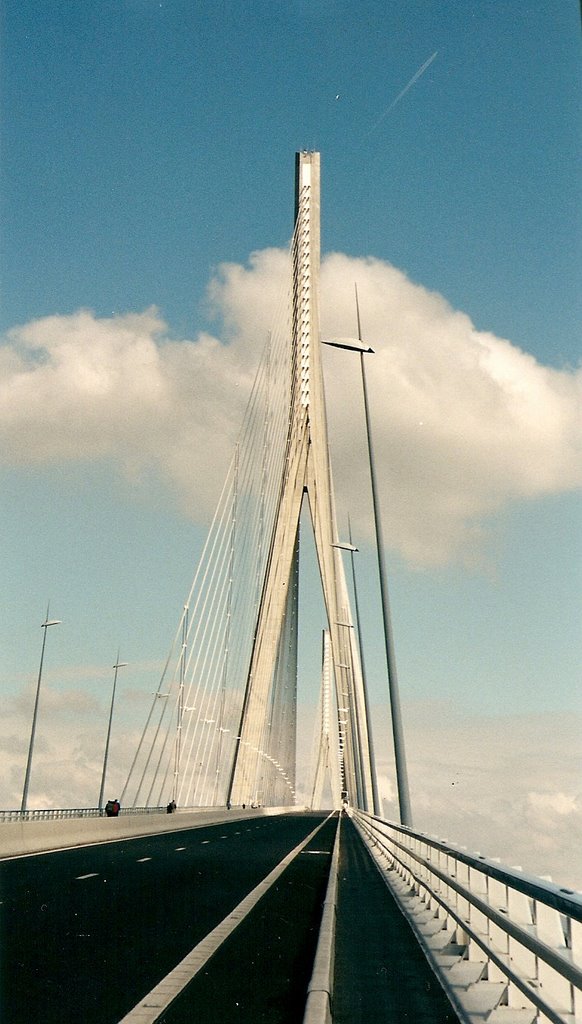 Le Pont de Normandie 3 by Carré