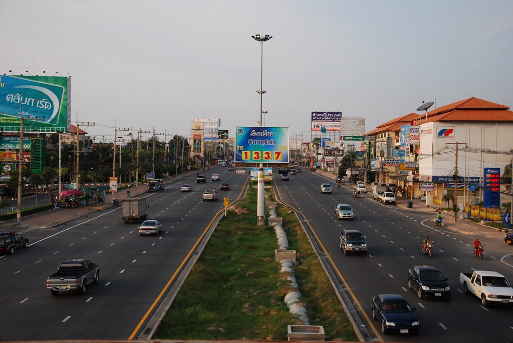 Sukhumvit road by flint