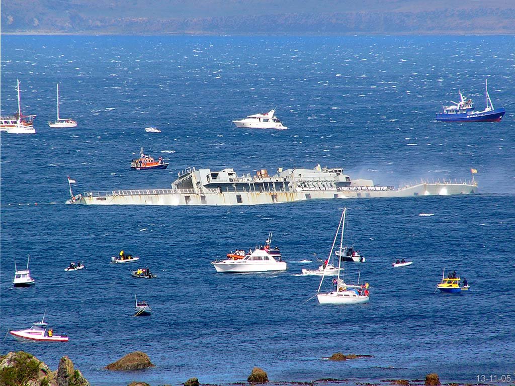 Frigate 'Wellington F69' sinking by Fritz Schöne